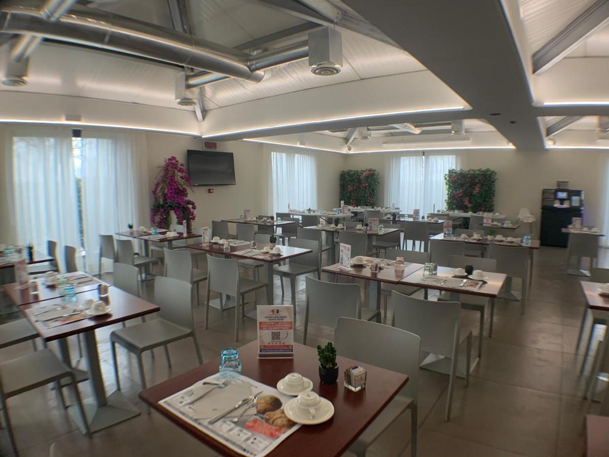As Hotel Dei Giovi Cesano Maderno Bagian luar foto