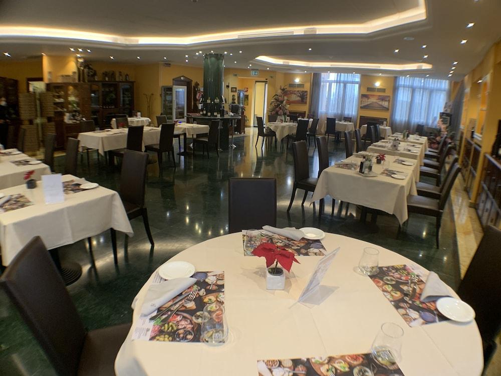 As Hotel Dei Giovi Cesano Maderno Bagian luar foto