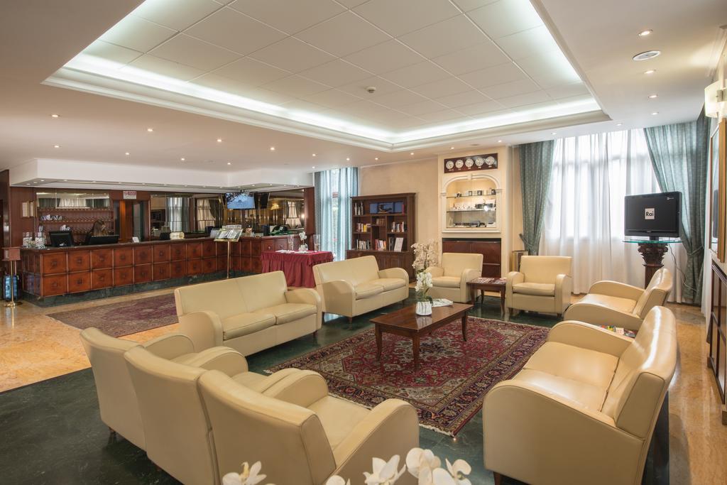 As Hotel Dei Giovi Cesano Maderno Bagian luar foto
